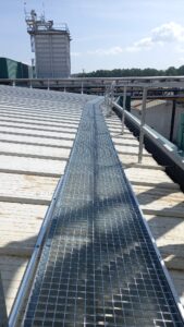 PASARELA EN TRAMEX GALVANIZADO EN CALIENTE PARA CUBIERTA METALICA SIN COMPENSACION DE PENDIENTE EN NAVARRA