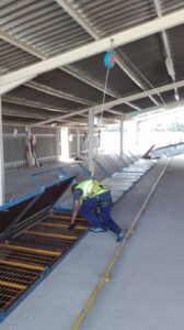 Linea de vida homologada en acero inoxidable, sistema ajustable automaticamente para trabajos de producción y mantenimiento en Zaragoza